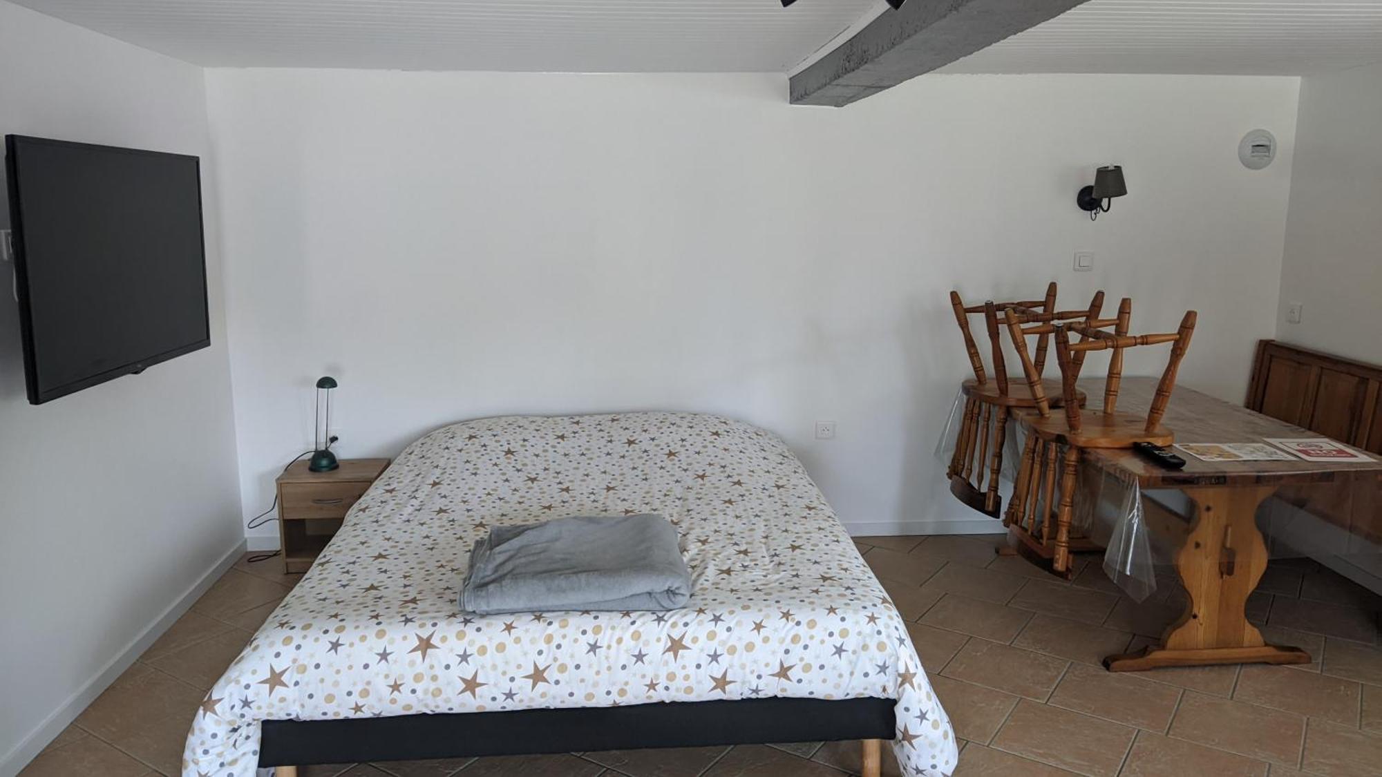 Studio A La Campagne Dans Corps De Ferme Renovee Chancey Bilik gambar