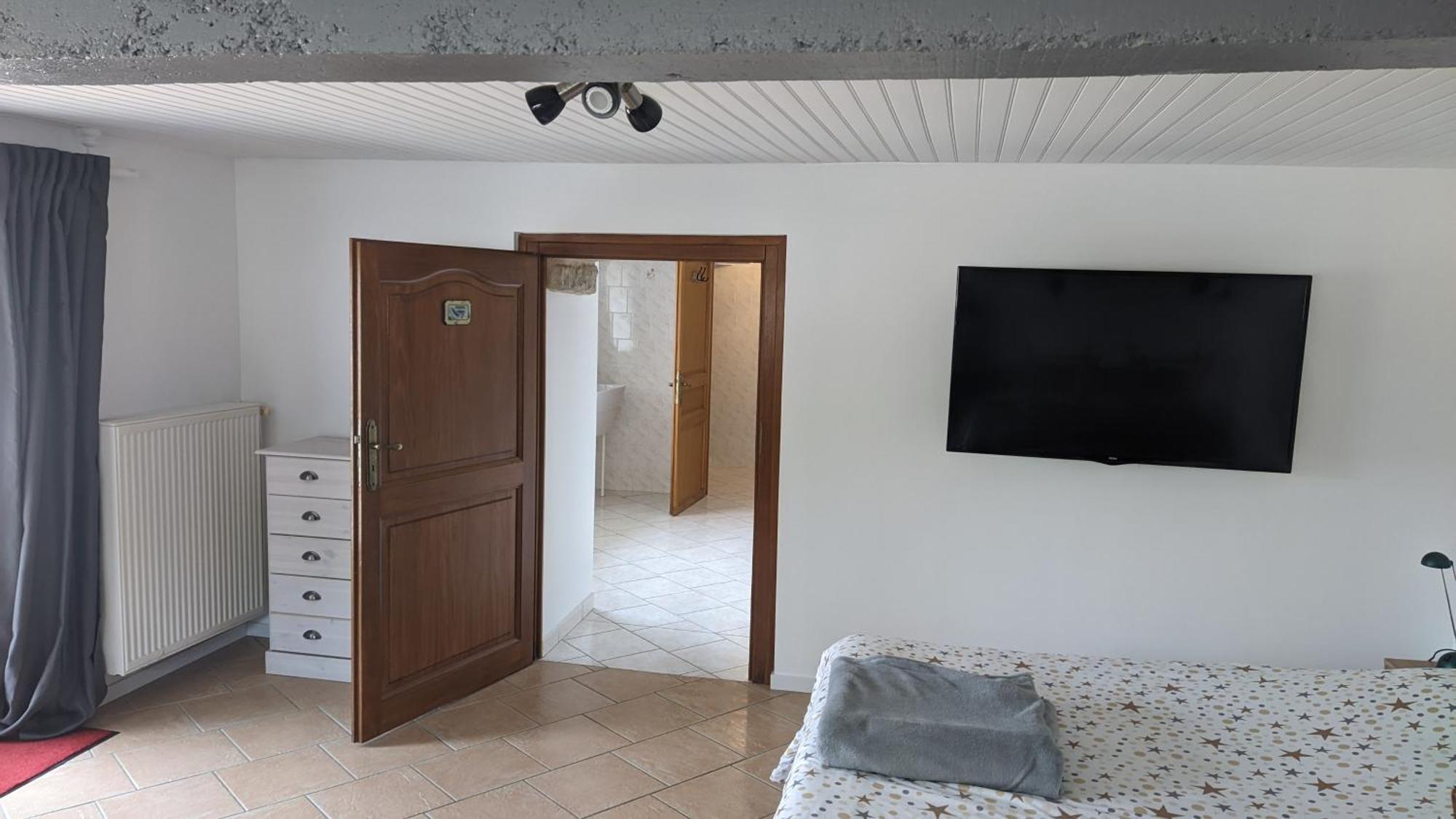 Studio A La Campagne Dans Corps De Ferme Renovee Chancey Bilik gambar